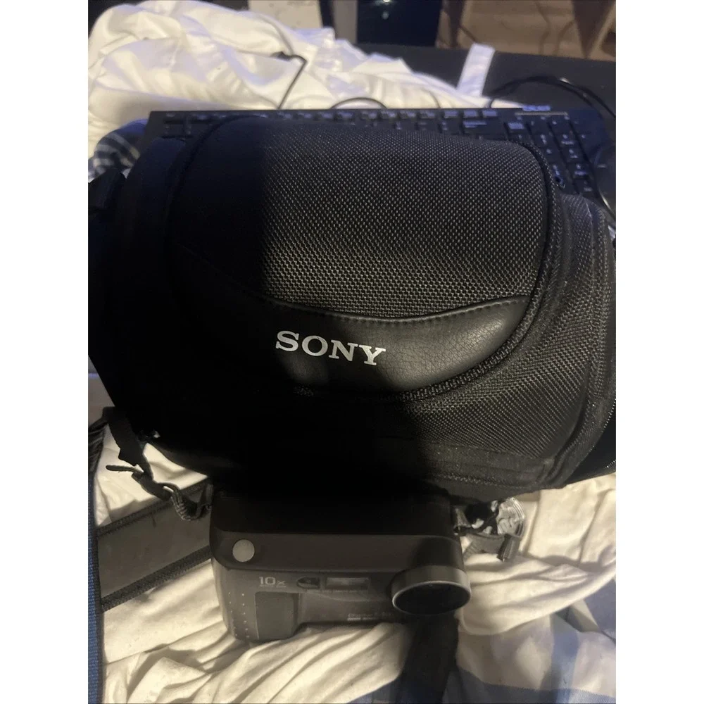 Sony Mavica MVC-FD73 Digital Camera CaseFrom‎ A Estate Sell Not Sure If Works